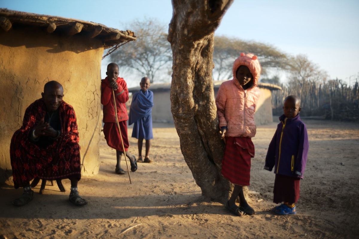 Un groupe de Masai se réunissant