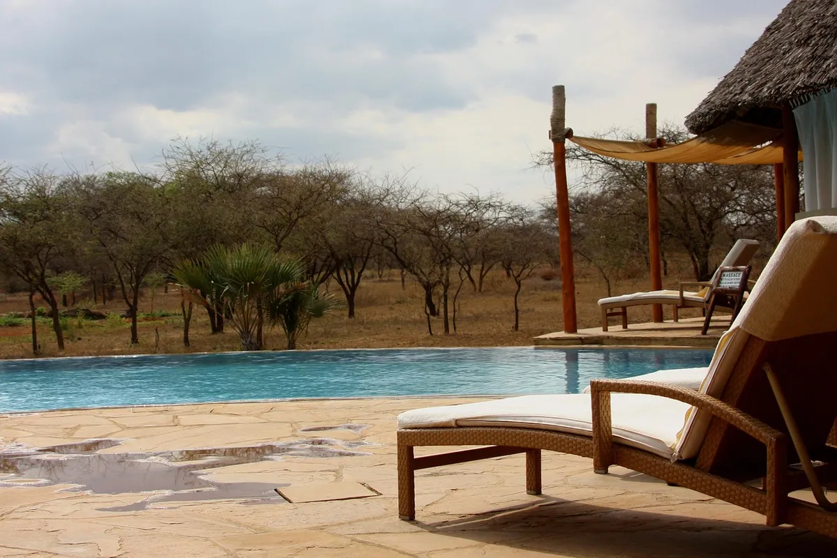 spa, luxury, camp, hotel, safari, africa, lodge, tent, pool, massage, therapy, relax, relaxing, brown relax, brown therapy, brown camping, brown massage, brown